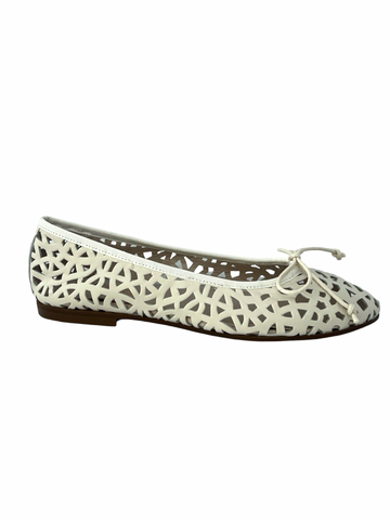 Beberlis Ivory Cutout Ballet Flat